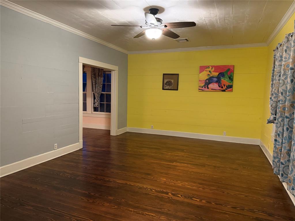 821 Ward Street Marlin, TX 76661 - Photo 9 of 22 a view of a livingroom with wooden floor