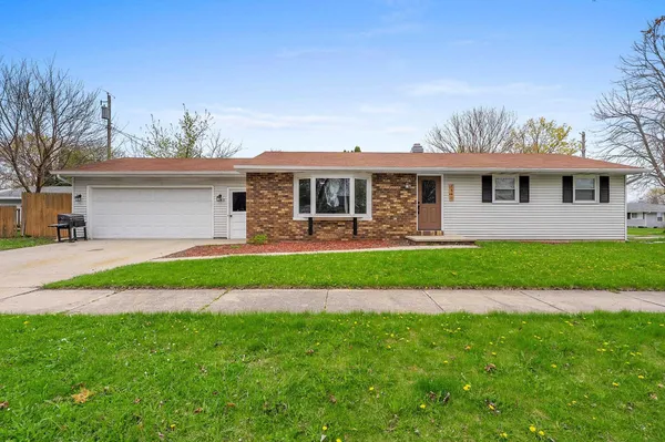 $320,000 | 1540 East Plaza Drive, Appleton, WI 54915