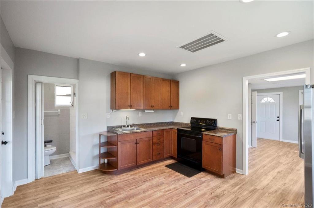 1001 Lakehill Road Charlotte, NC 28214 - Photo 13 of 28 Gallery Image 13