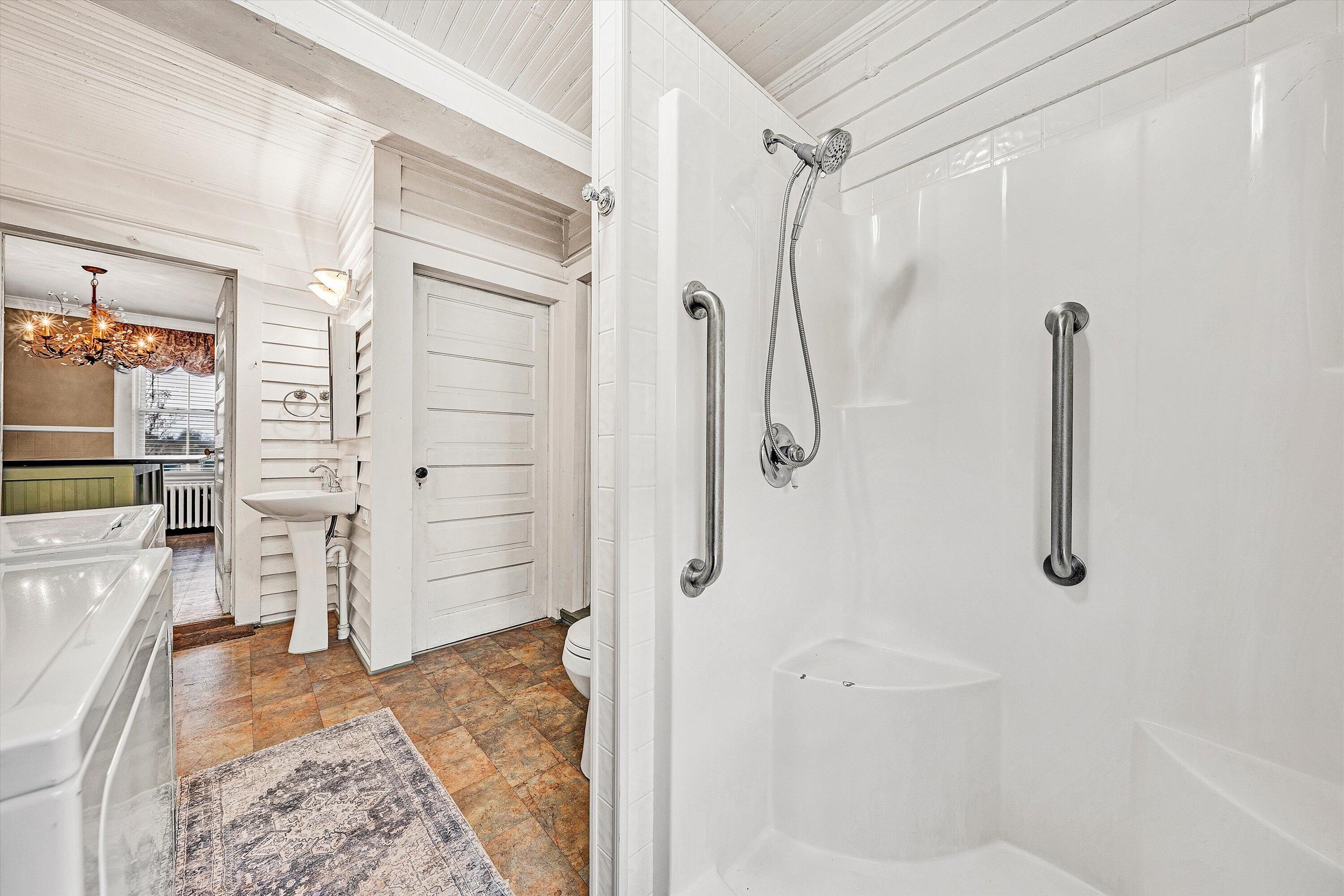 40 High Street Rocky Mount, VA 24151 - Photo 13 of 36 a bathroom with a shower and a tub