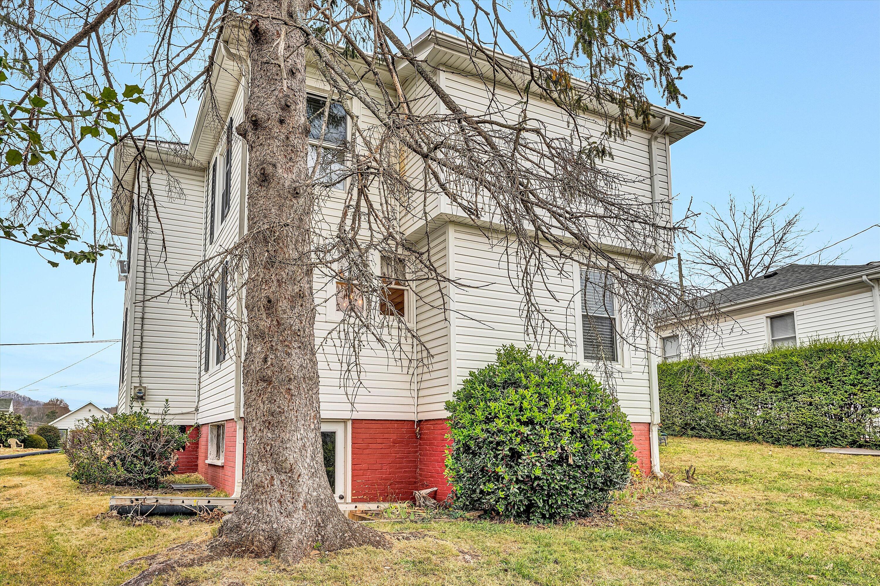 40 High Street Rocky Mount, VA 24151 - Photo 27 of 36 a view of a house with a yard