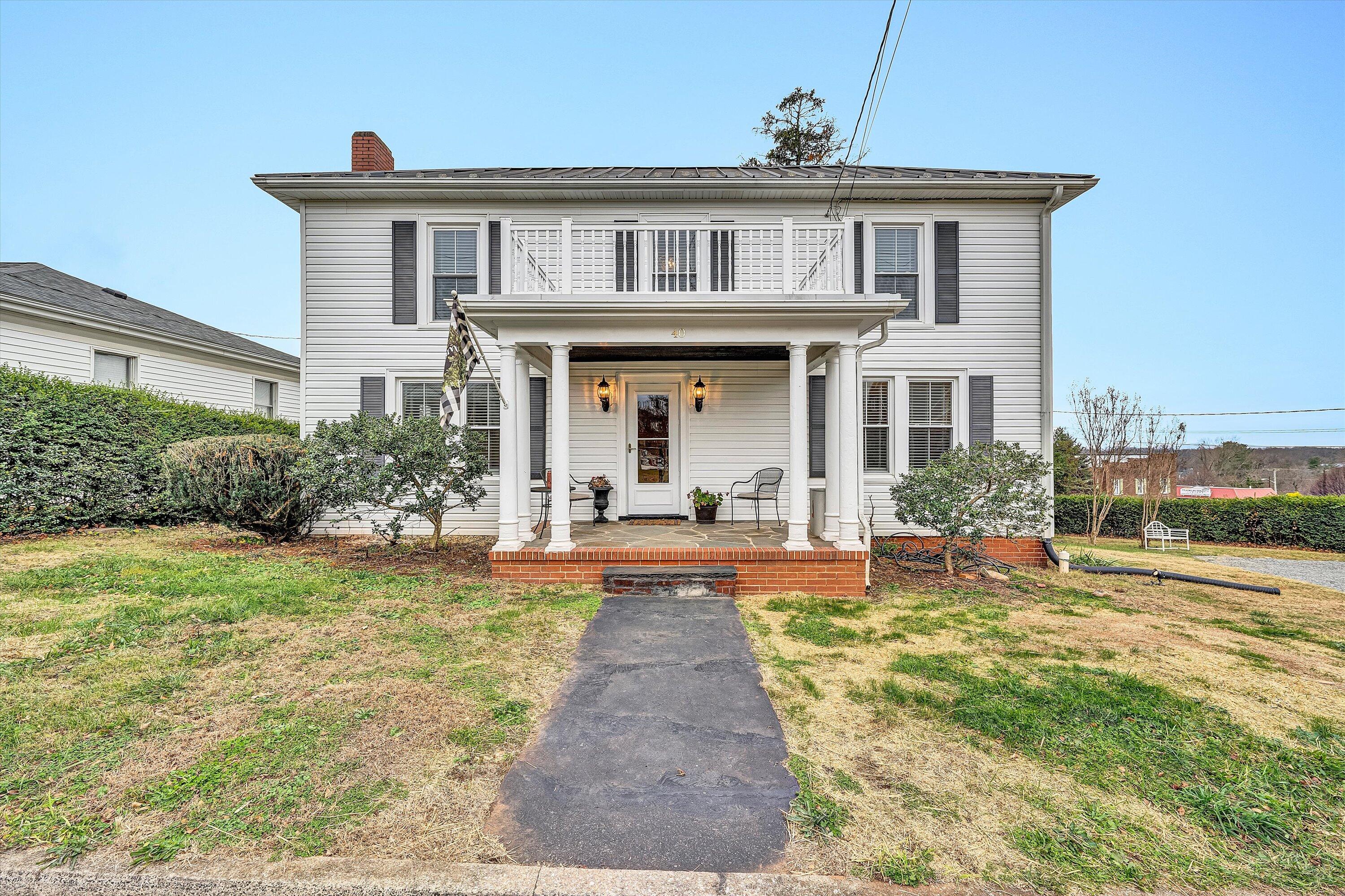 40 High Street Rocky Mount, VA 24151 - Photo 35 of 36 a front view of a house with garden