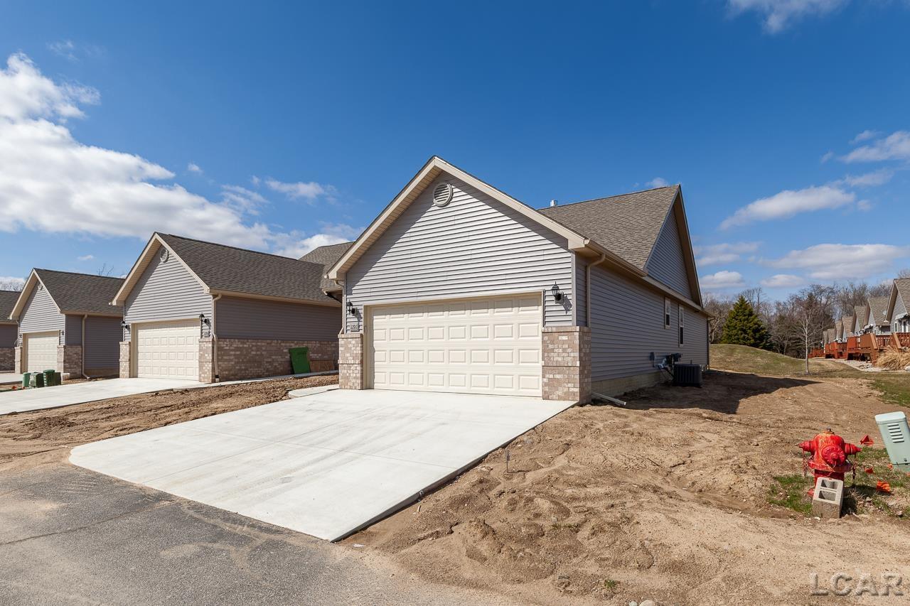 1191 Ridge Lane Tecumseh, MI 49286 - Photo 3 of 41 50095820-2.JPG