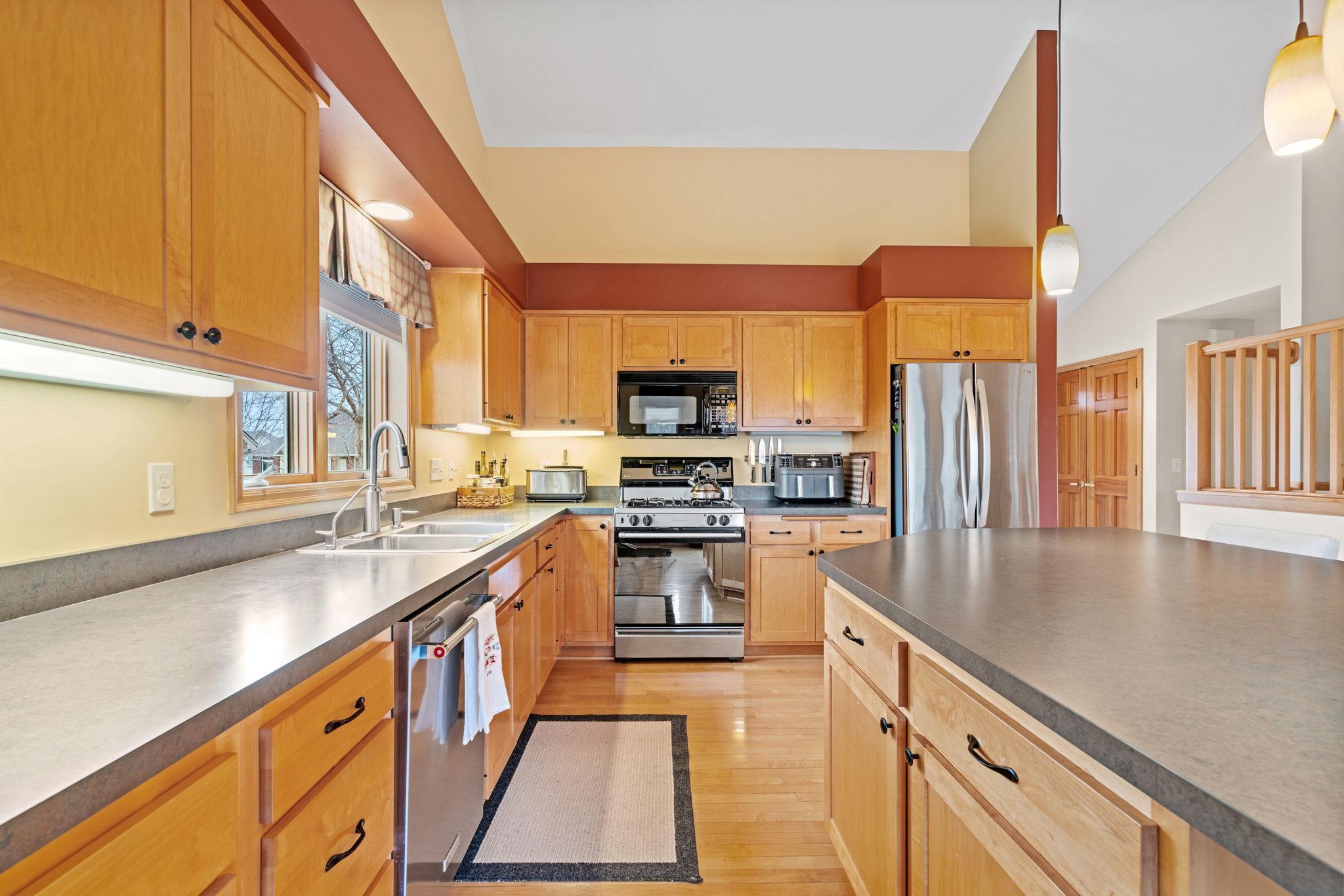 18904 Yarborough Trace Maple Grove, MN 55311 - Photo 3 of 63