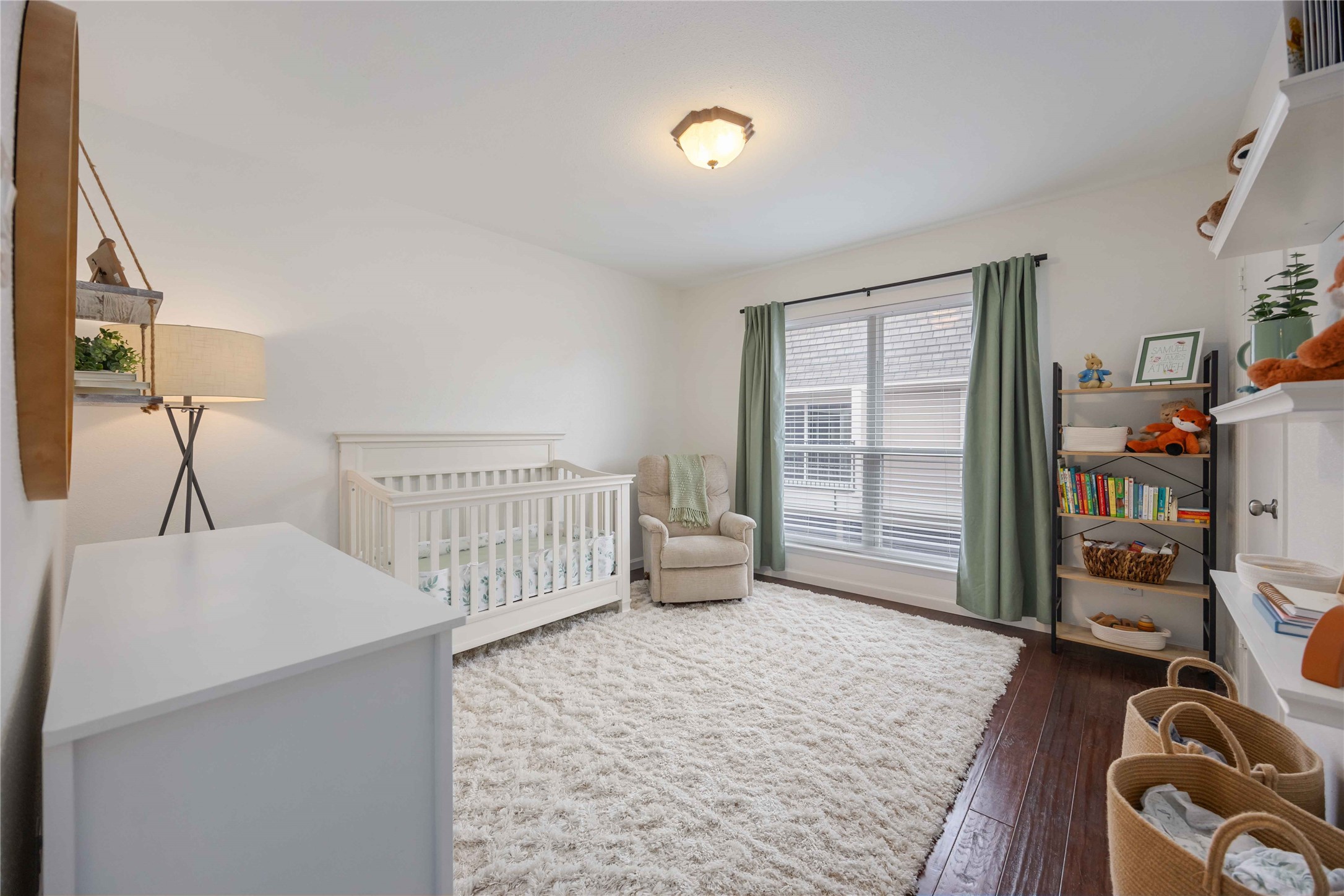 2230 South Piney Point Road, Unit 206 Houston, TX 77063 - Photo 18 of 24 The spacious secondary bedroom also contains a walk in closet.