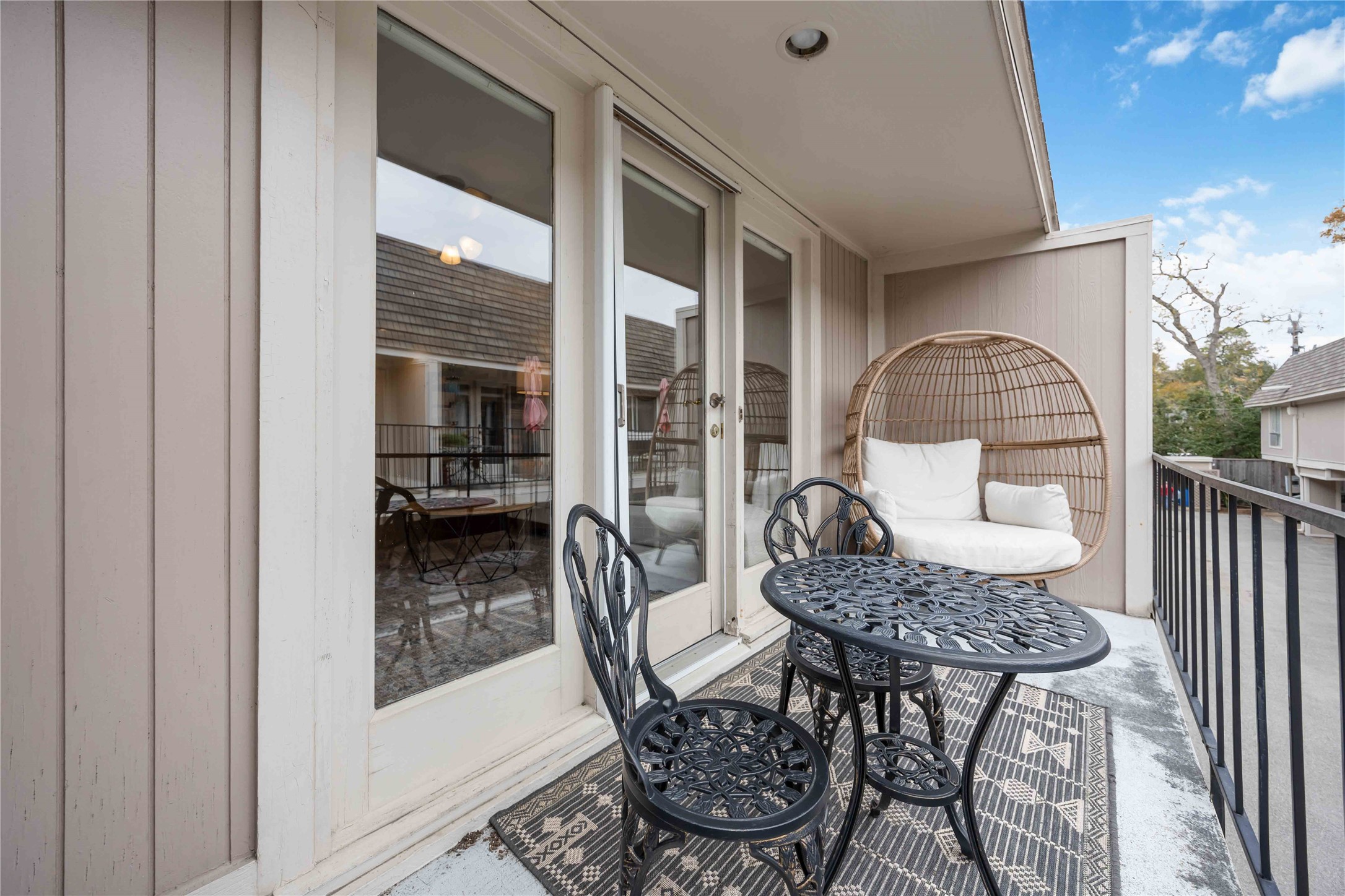 2230 South Piney Point Road, Unit 206 Houston, TX 77063 - Photo 21 of 24 Enjoy the outdoors on your private patio.