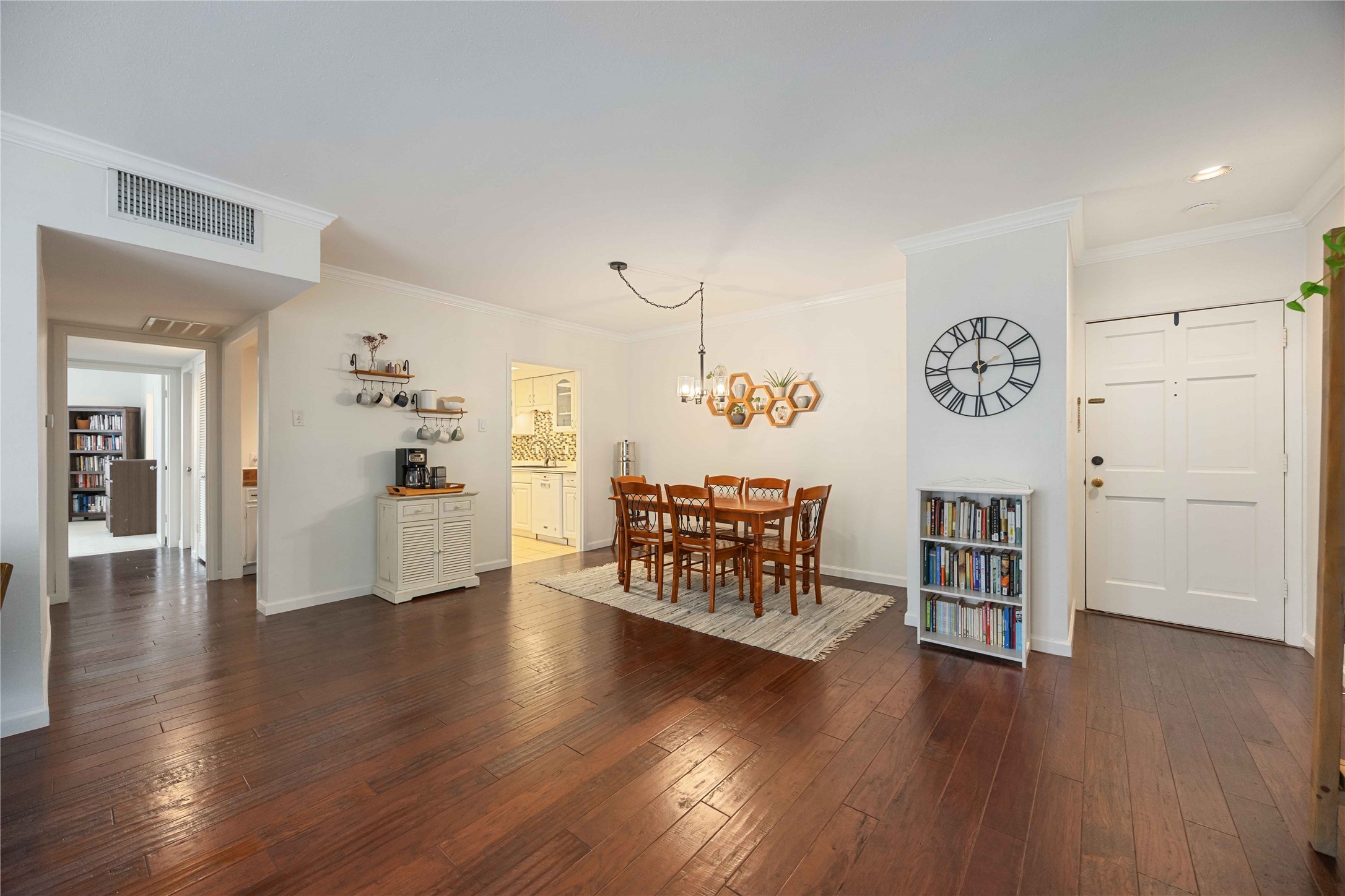 2230 South Piney Point Road, Unit 206 Houston, TX 77063 - Photo 5 of 24 Open living space and dining area.