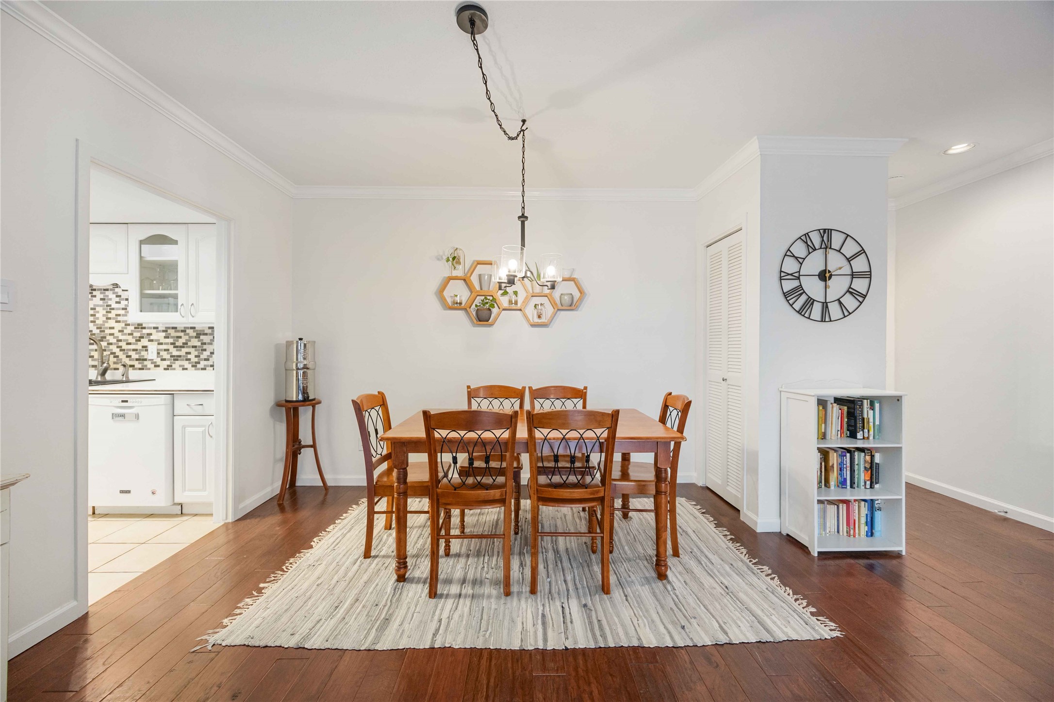 2230 South Piney Point Road, Unit 206 Houston, TX 77063 - Photo 6 of 24 Another view of the dining space.
