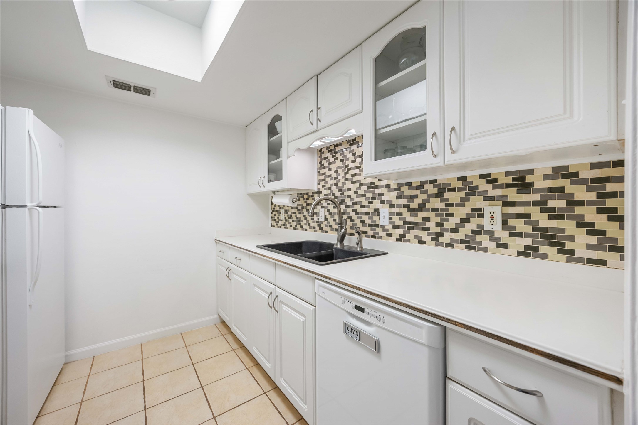 2230 South Piney Point Road, Unit 206 Houston, TX 77063 - Photo 9 of 24 The kitchen features a double sink.