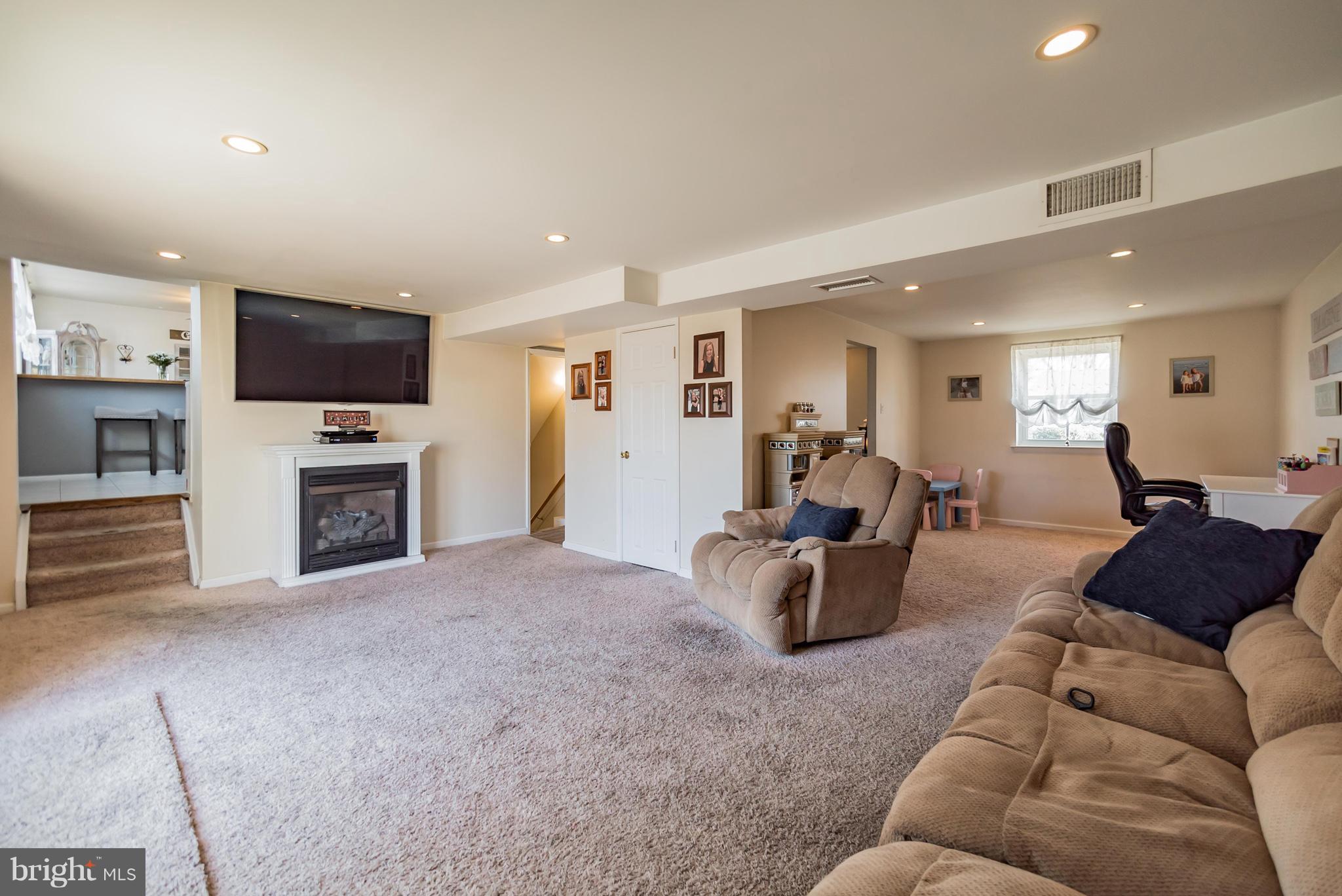 9717 Beacon Road Philadelphia, PA 19115 - Photo 13 of 28