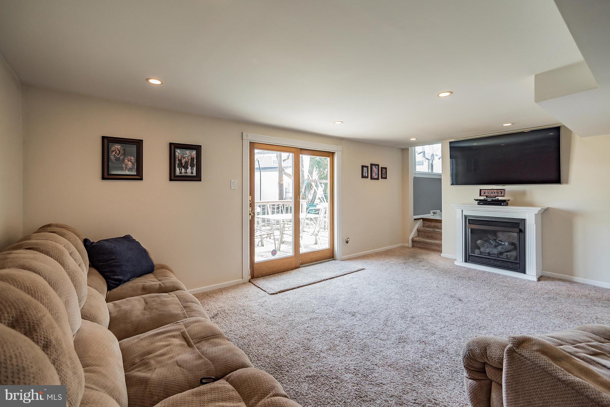 9717 Beacon Road Philadelphia, PA 19115 - Photo 15 of 28