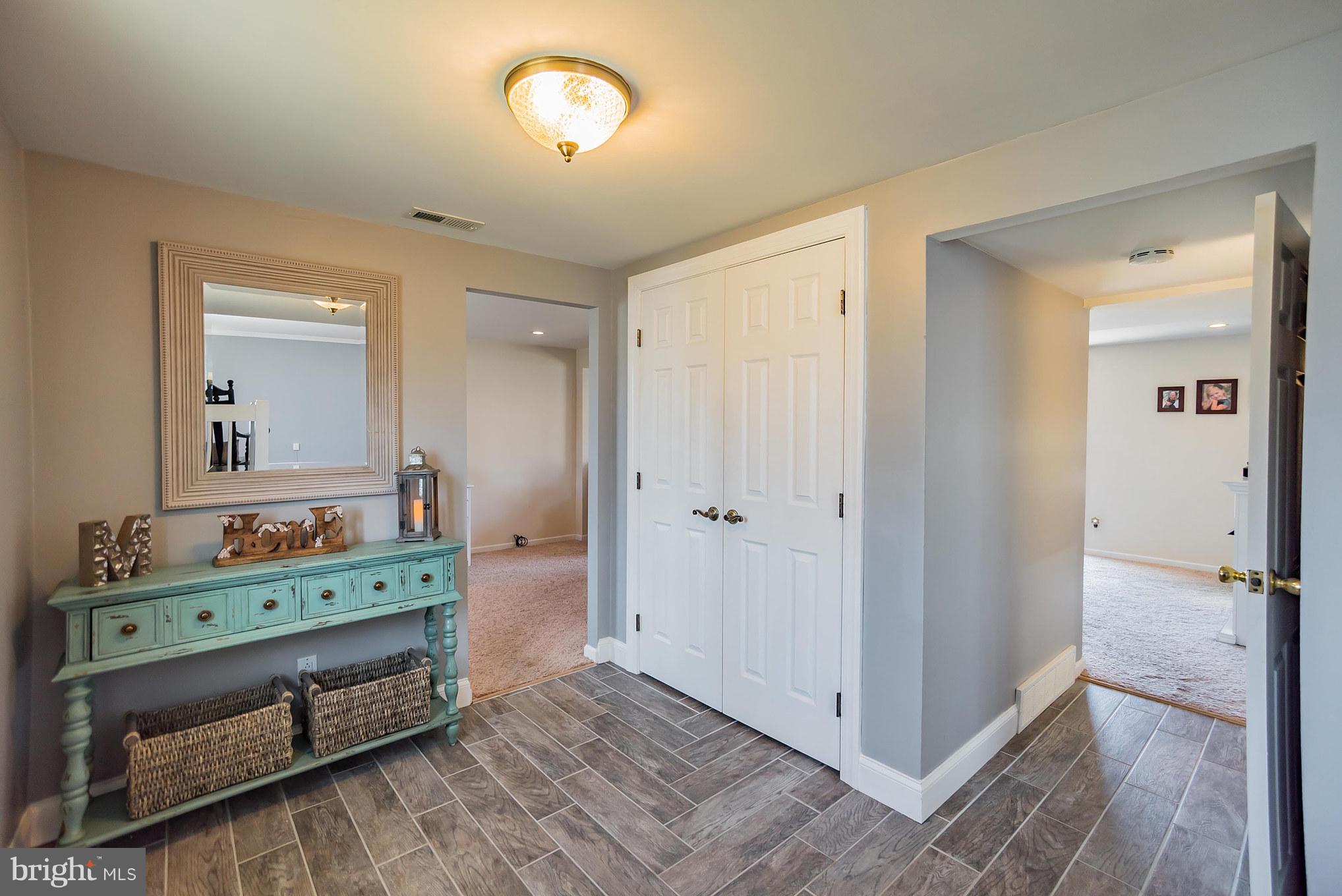 9717 Beacon Road Philadelphia, PA 19115 - Photo 3 of 28