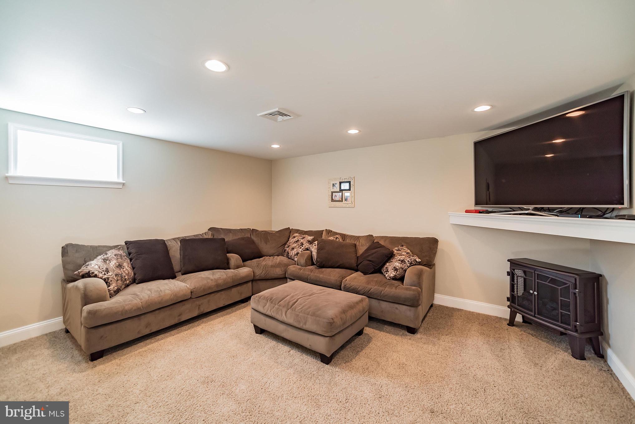 9717 Beacon Road Philadelphia, PA 19115 - Photo 23 of 28