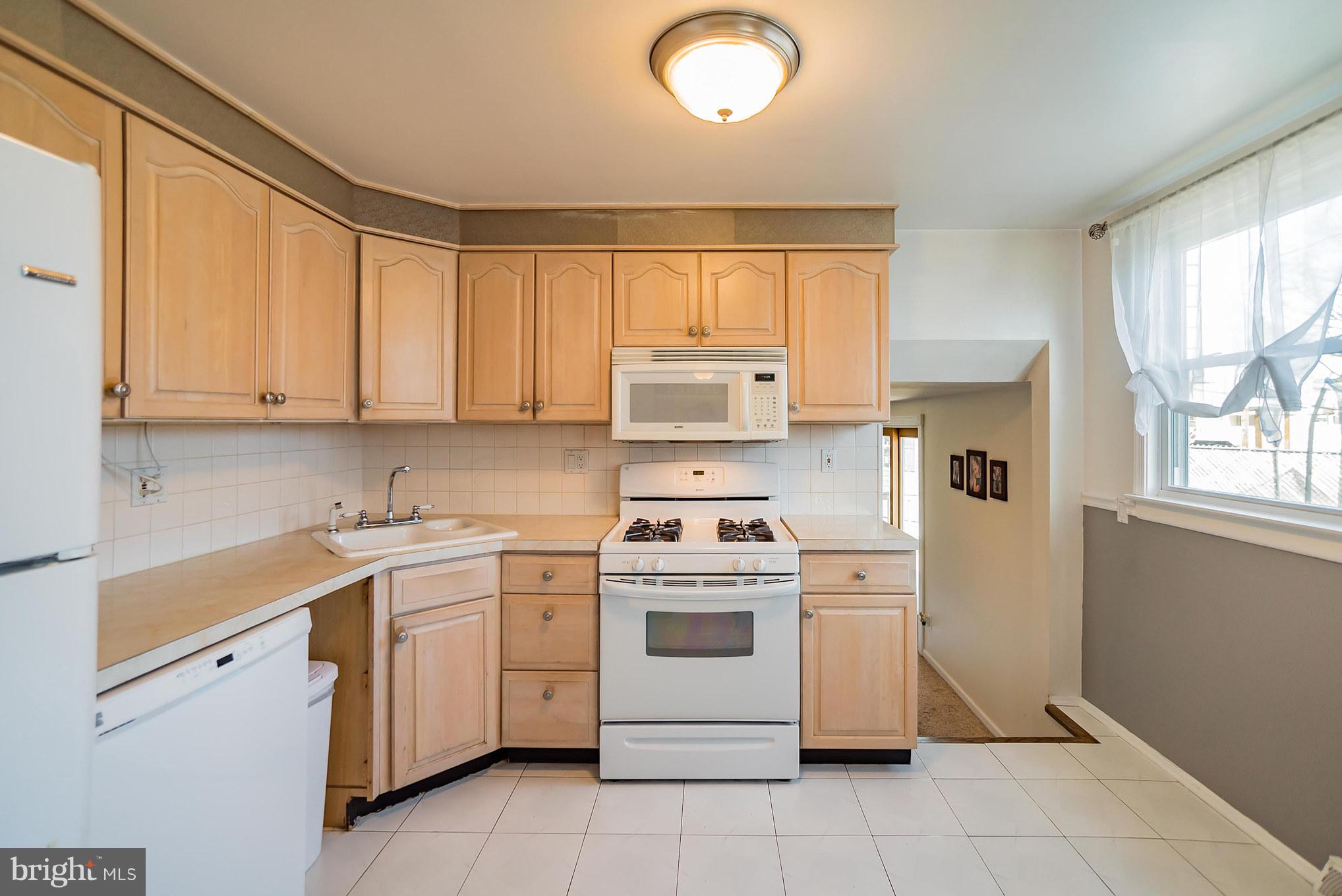 9717 Beacon Road Philadelphia, PA 19115 - Photo 10 of 28