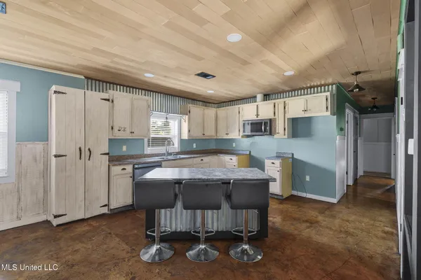 $199,000 | 108 Kaiser Lake Road, Natchez, MS 39120