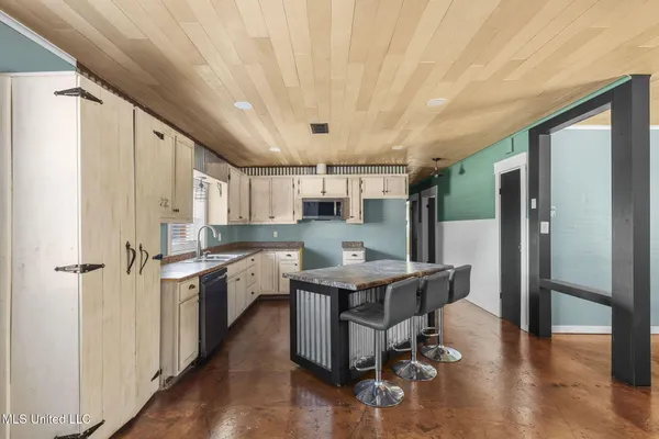 $199,000 | 108 Kaiser Lake Road, Natchez, MS 39120