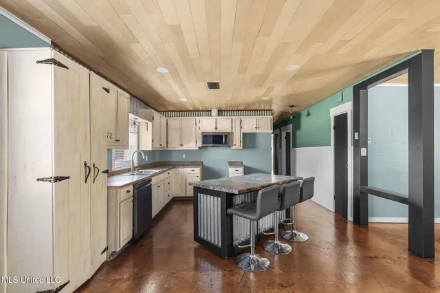 $205,000 | 108 Kaiser Lake Road, Natchez, MS 39120