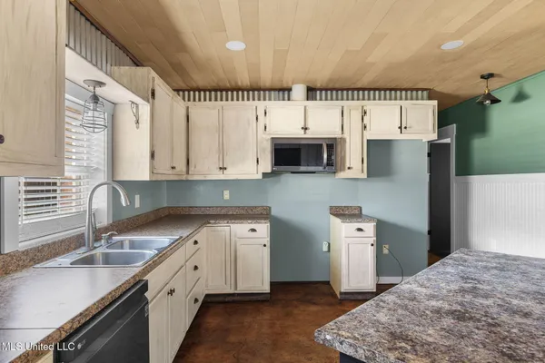 $199,000 | 108 Kaiser Lake Road, Natchez, MS 39120