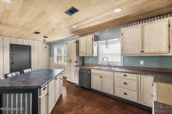 $199,000 | 108 Kaiser Lake Road, Natchez, MS 39120