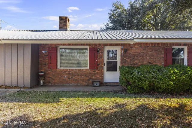 $205,000 | 108 Kaiser Lake Road, Natchez, MS 39120
