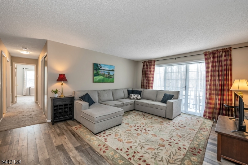 430 Poets Way Mahwah, NJ 07430 - Photo 4 of 25
