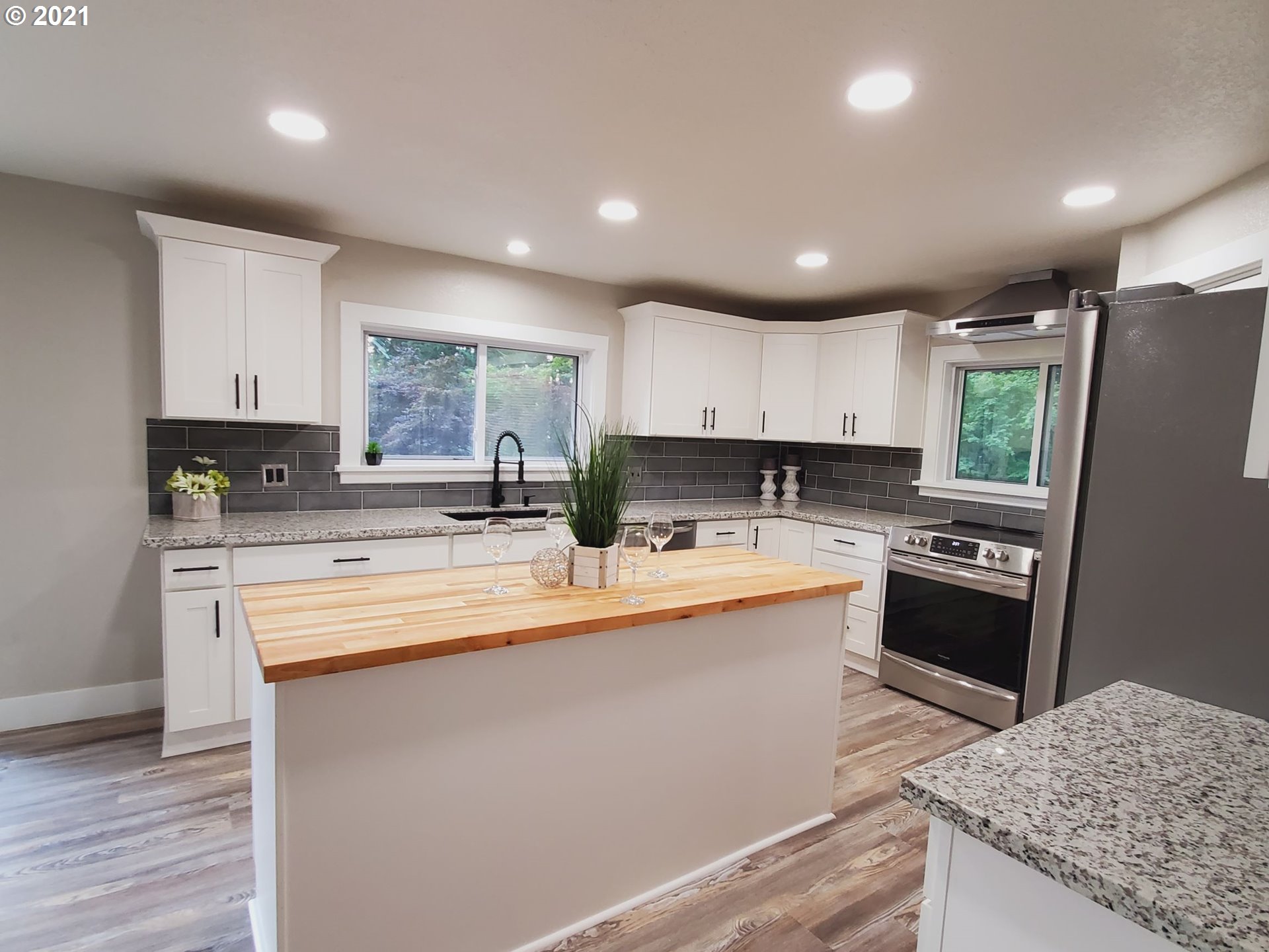 15140 South Burkstrom Road Oregon City, OR 97045 - Photo 11 of 32 Gallery Image 11