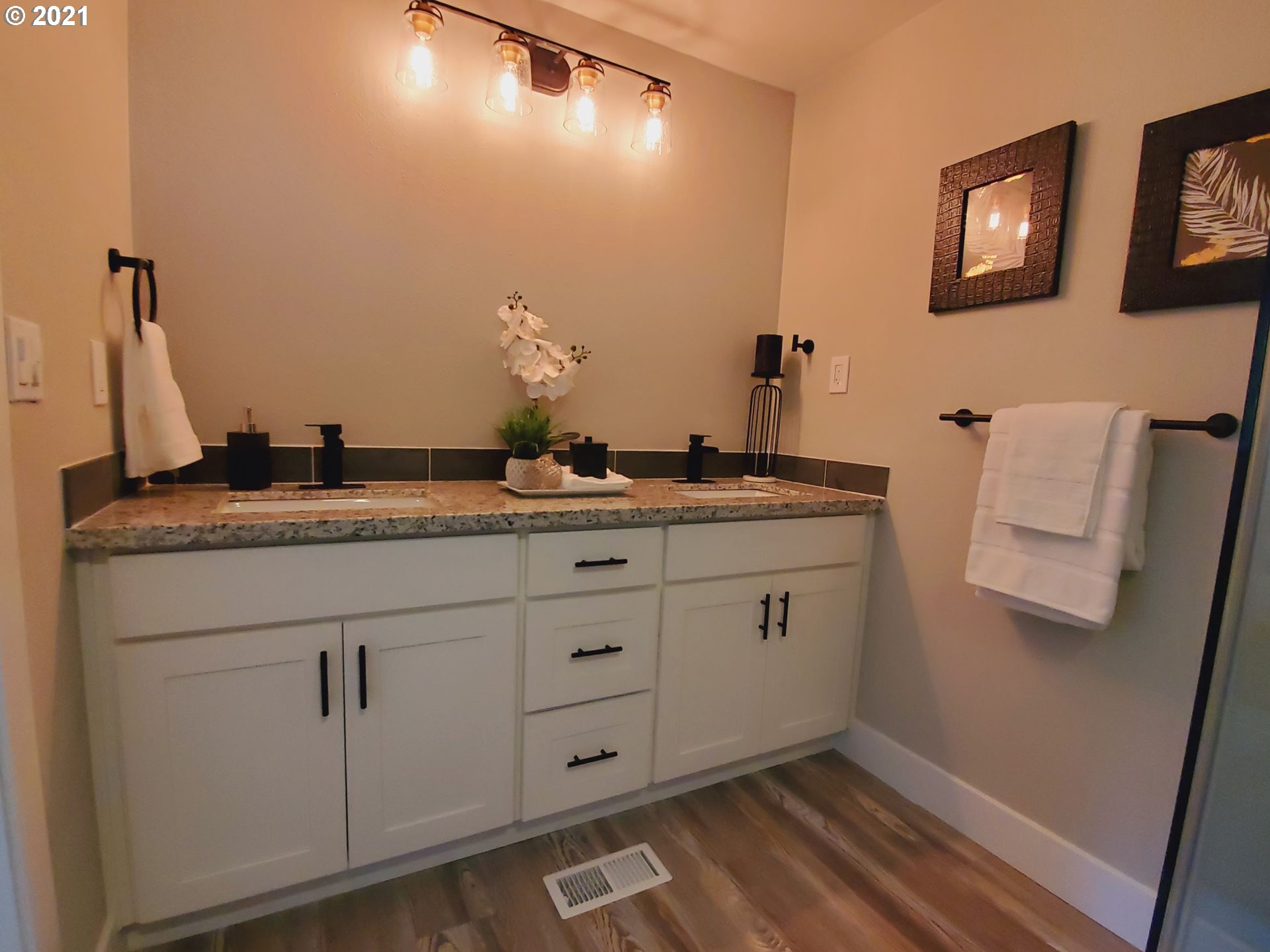 15140 South Burkstrom Road Oregon City, OR 97045 - Photo 23 of 32 Gallery Image 23