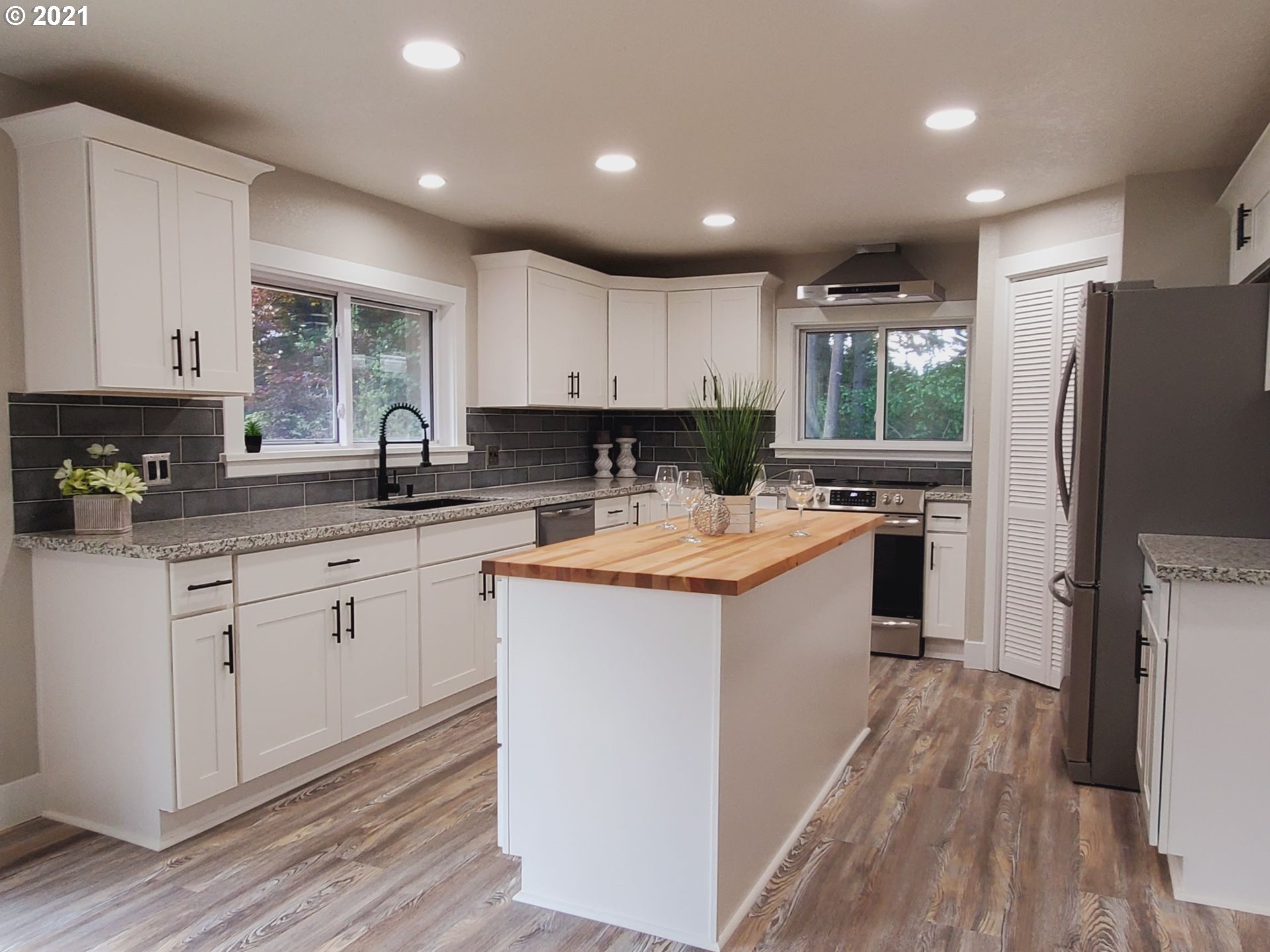 15140 South Burkstrom Road Oregon City, OR 97045 - Photo 8 of 32 Gallery Image 8