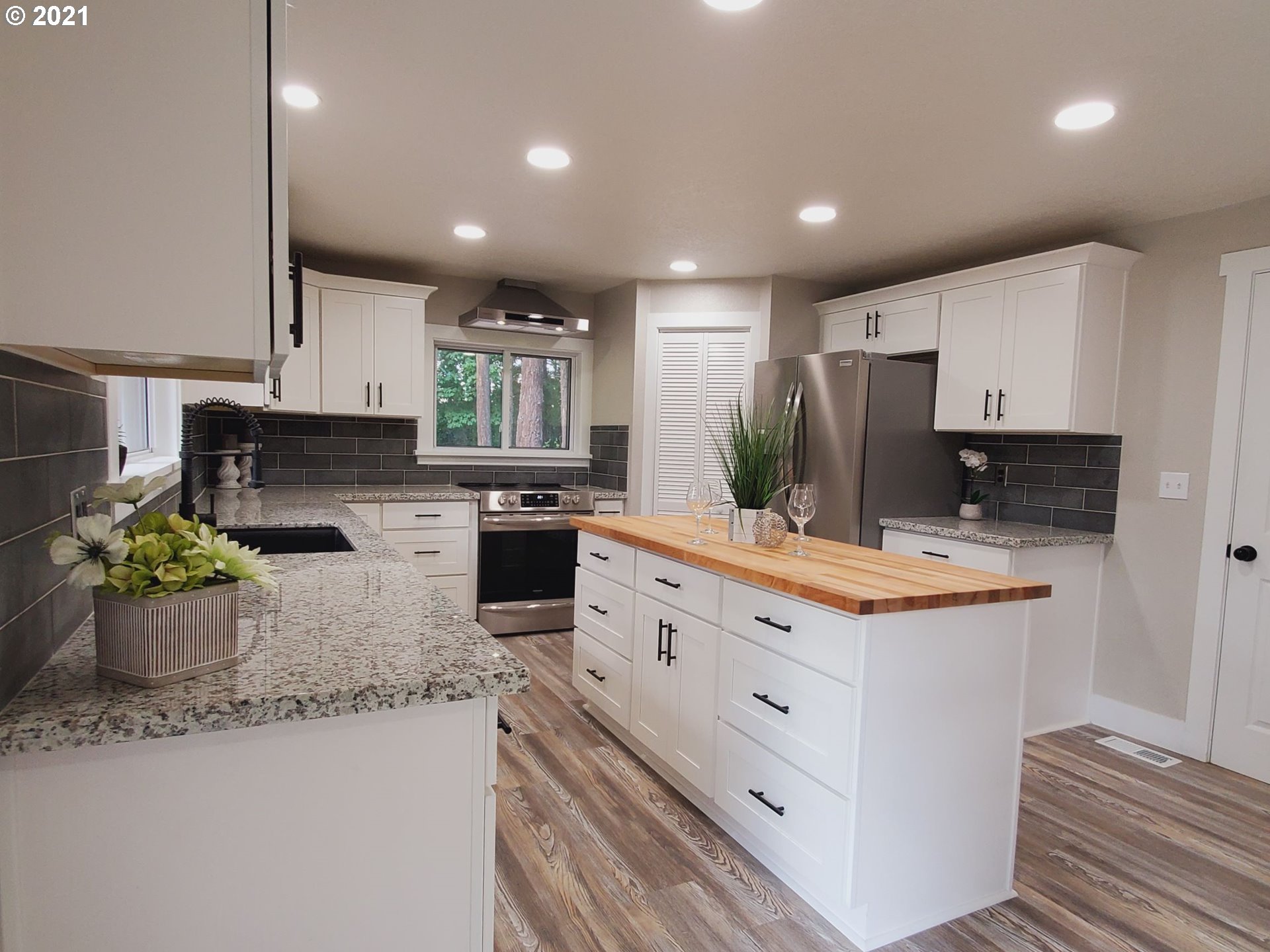15140 South Burkstrom Road Oregon City, OR 97045 - Photo 9 of 32 Gallery Image 9