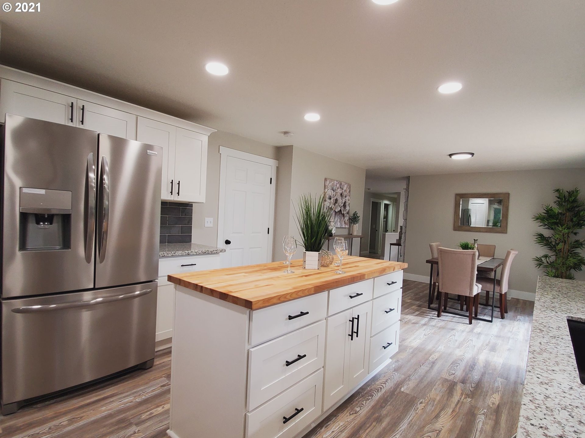 15140 South Burkstrom Road Oregon City, OR 97045 - Photo 10 of 32 Gallery Image 10