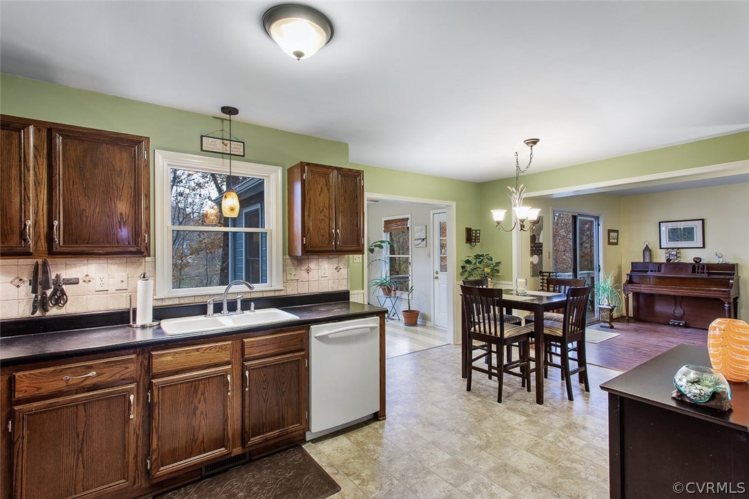 1413 Sycamore Ridge Court Midlothian, VA 23114 - Photo 12 of 36 Gallery Image 12