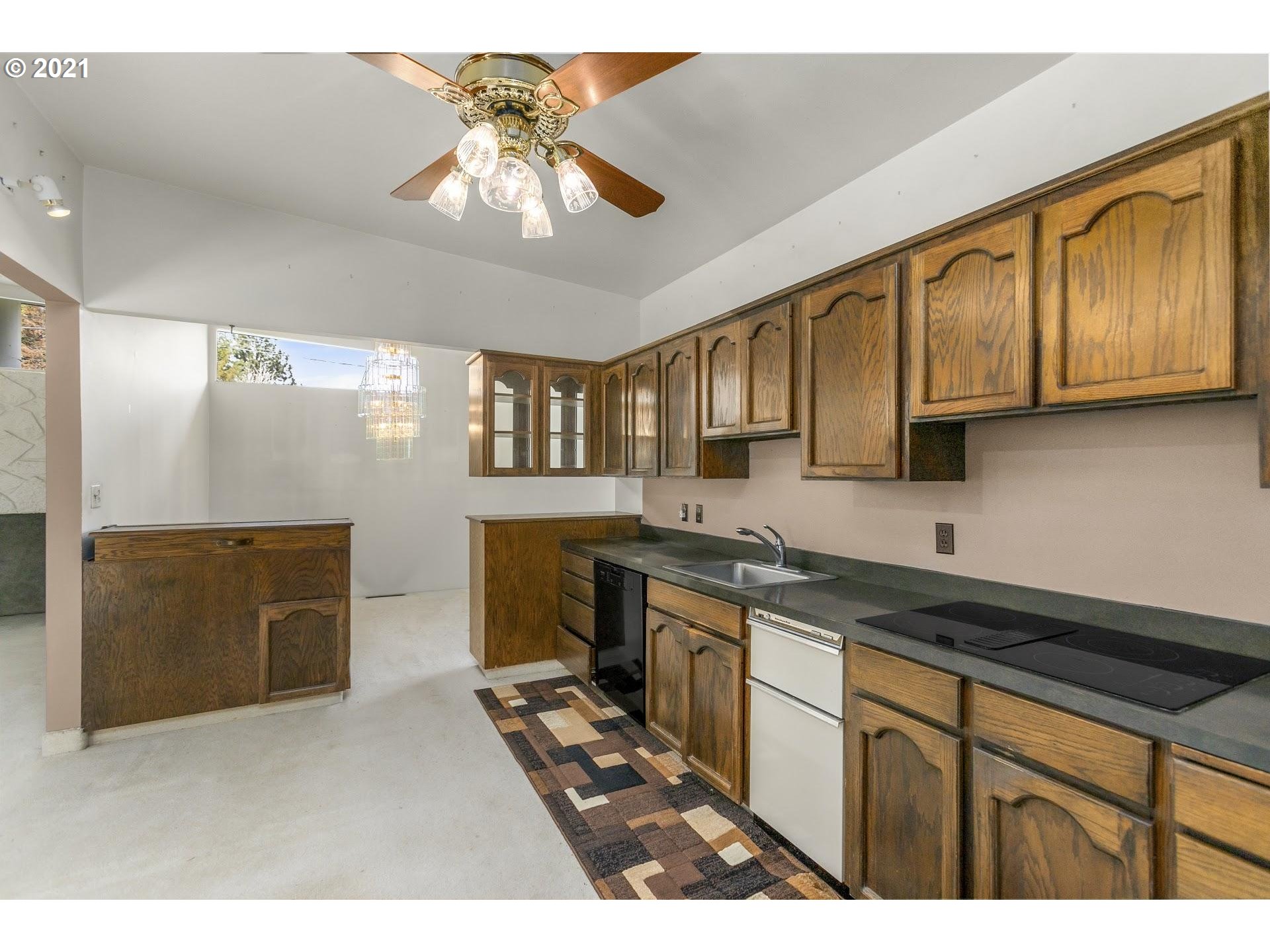 756 Northeast Donelson Road Hillsboro, OR 97124 - Photo 13 of 28 Kitchen