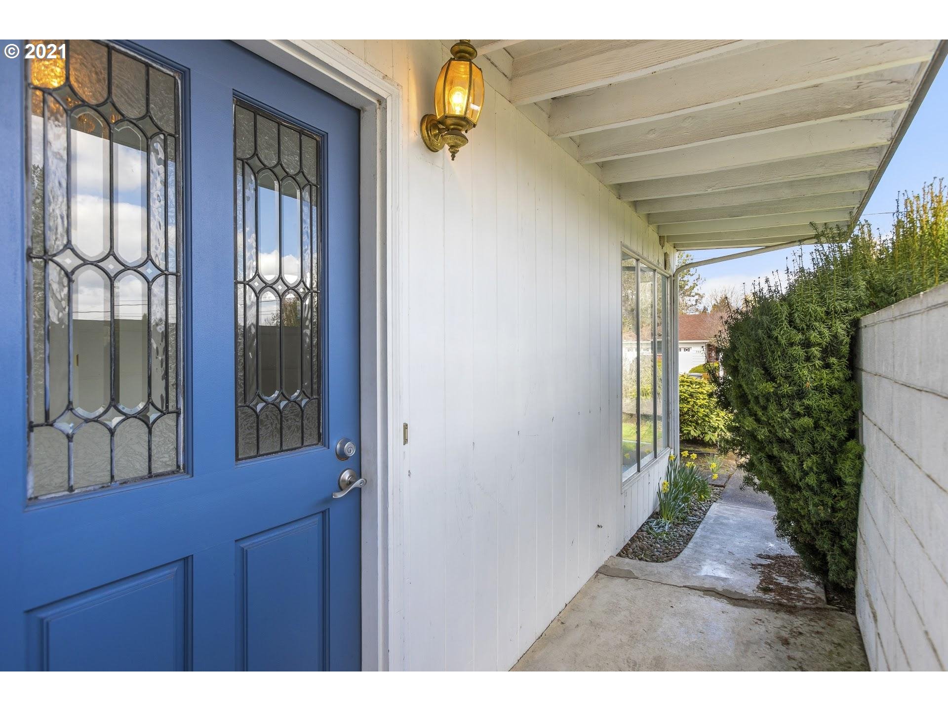 756 Northeast Donelson Road Hillsboro, OR 97124 - Photo 4 of 28 Gallery Image 4