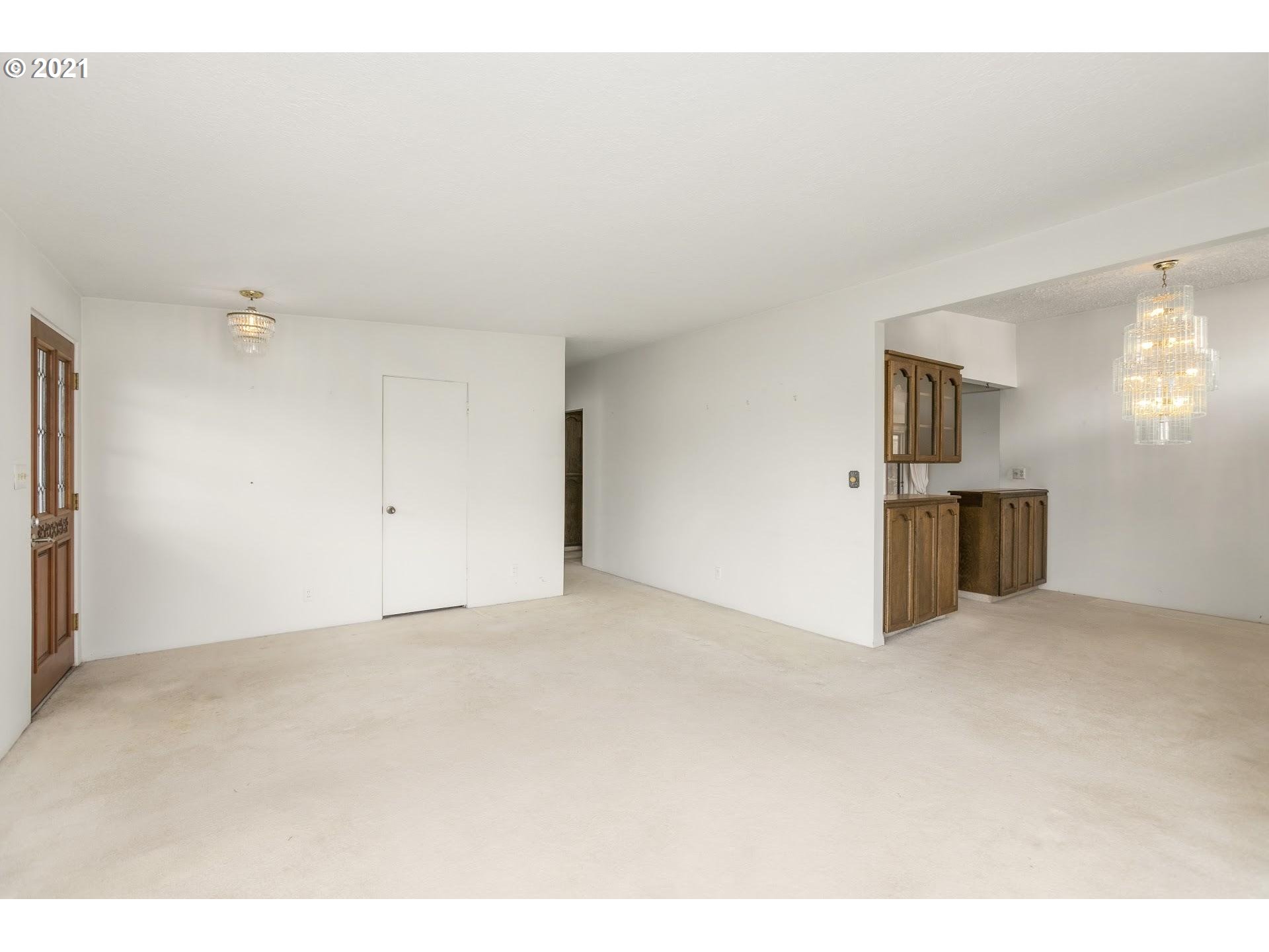 756 Northeast Donelson Road Hillsboro, OR 97124 - Photo 6 of 28 Living Room