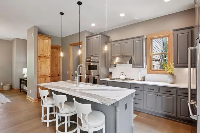 $1,749,900 | 2125 Heritage Trail, Maple Plain, MN 55359