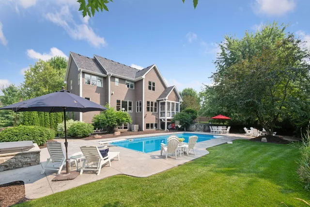 $1,749,900 | 2125 Heritage Trail, Maple Plain, MN 55359