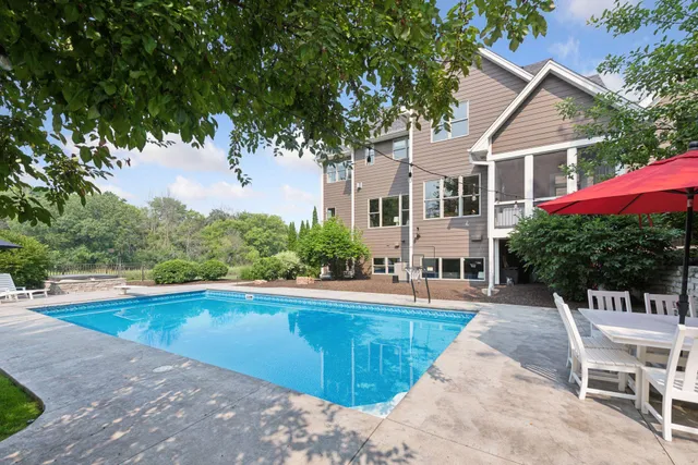 $1,749,900 | 2125 Heritage Trail, Maple Plain, MN 55359