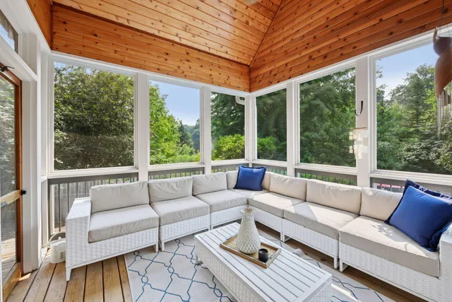 $1,749,900 | 2125 Heritage Trail, Maple Plain, MN 55359