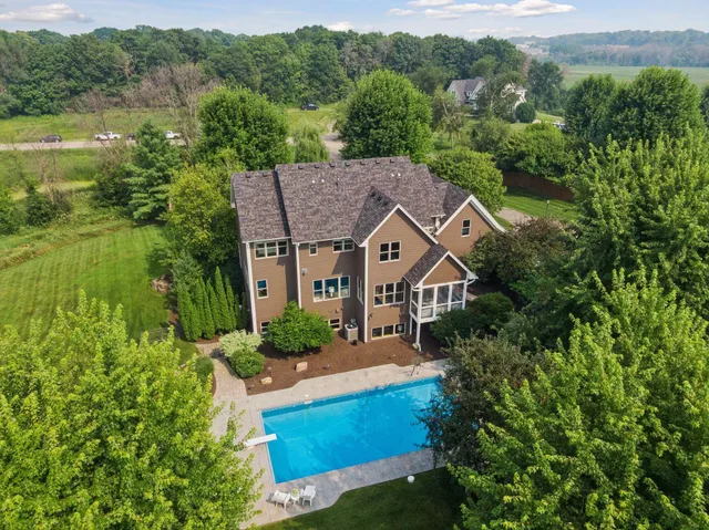 $1,749,900 | 2125 Heritage Trail, Maple Plain, MN 55359