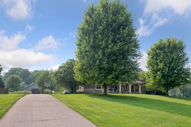 $1,749,900 | 2125 Heritage Trail, Maple Plain, MN 55359