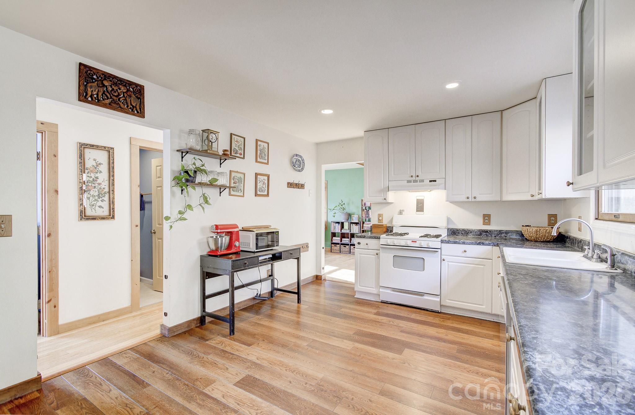 92 Arrowood Road Weaverville, NC 28787 - Photo 11 of 39