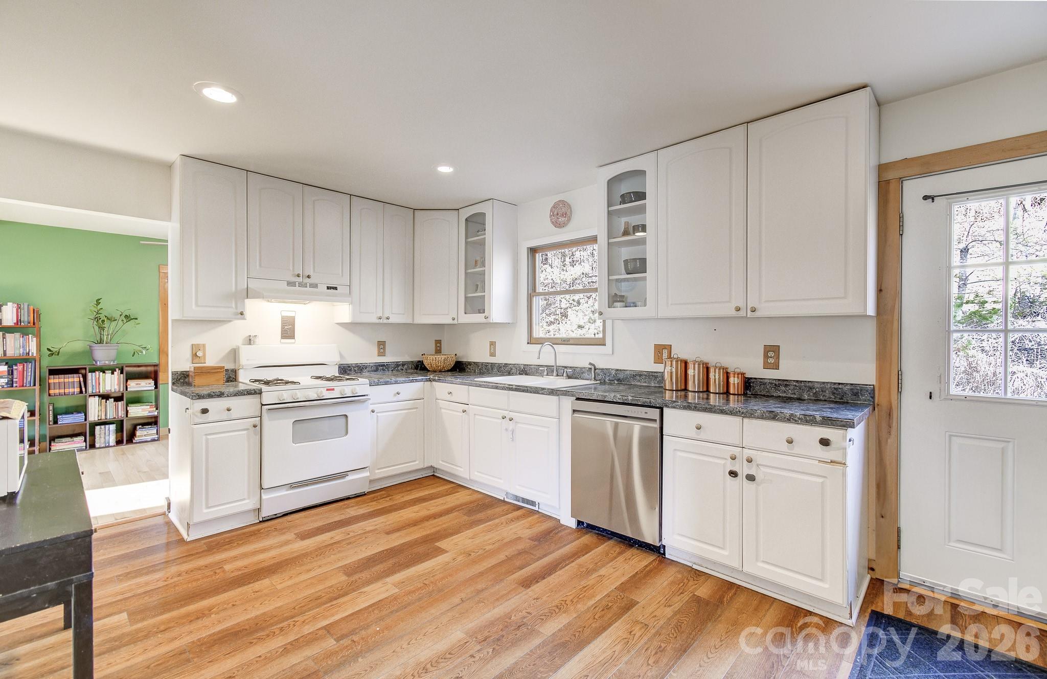 92 Arrowood Road Weaverville, NC 28787 - Photo 8 of 39