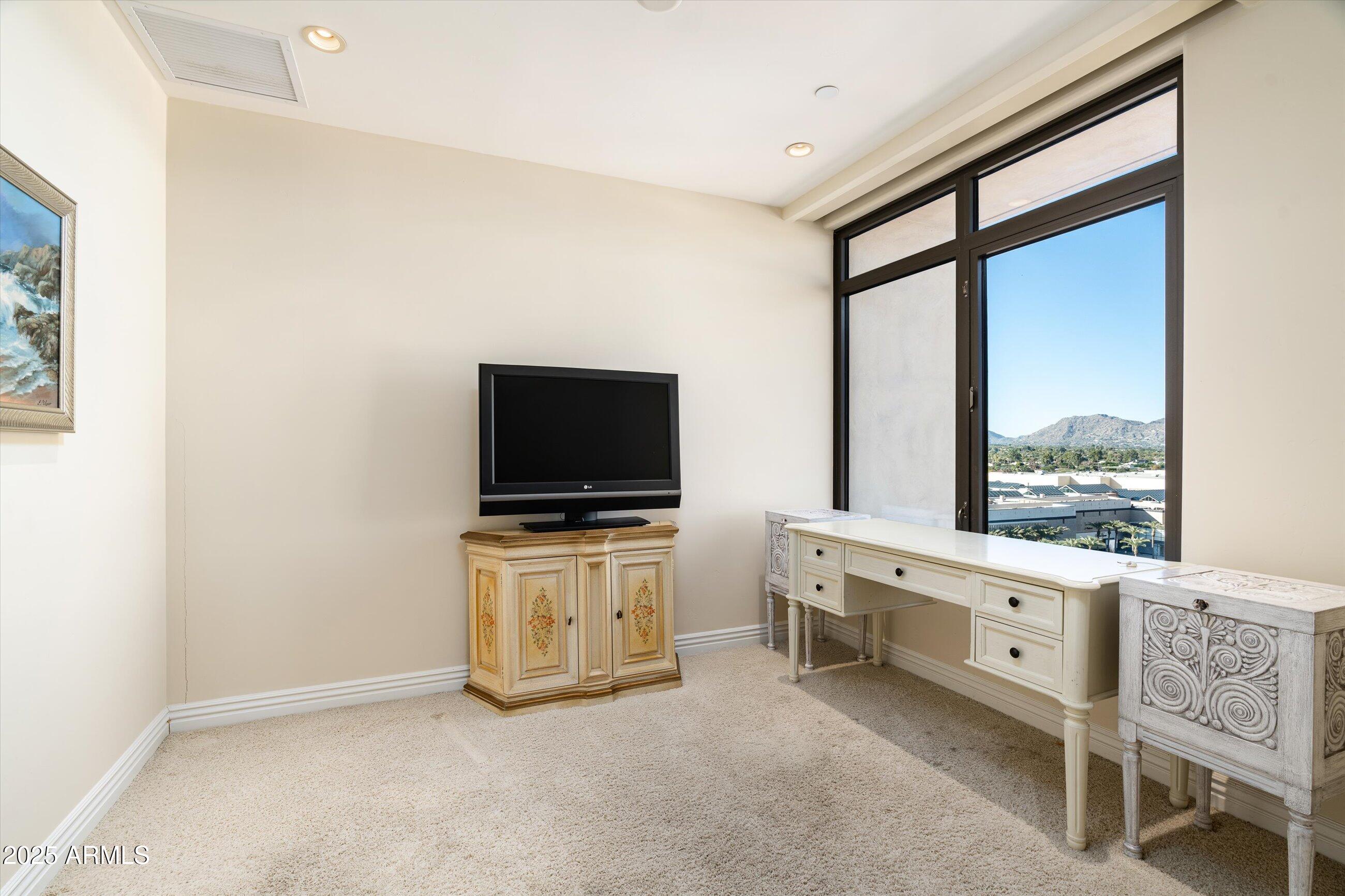 7181 East Camelback Road, Unit 1202 Scottsdale, AZ 85251 - Photo 26 of 47 a view of a livingroom with furniture and flat screen tv