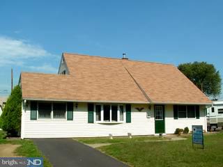 19 Limewood Road Levittown, PA 19056 - Photo 1 of 6 Gallery Image 1