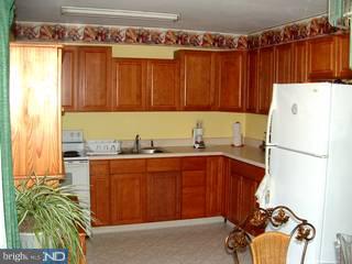 19 Limewood Road Levittown, PA 19056 - Photo 2 of 6 Gallery Image 2