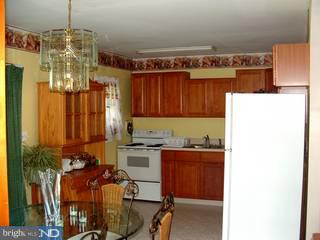 19 Limewood Road Levittown, PA 19056 - Photo 3 of 6 Gallery Image 3