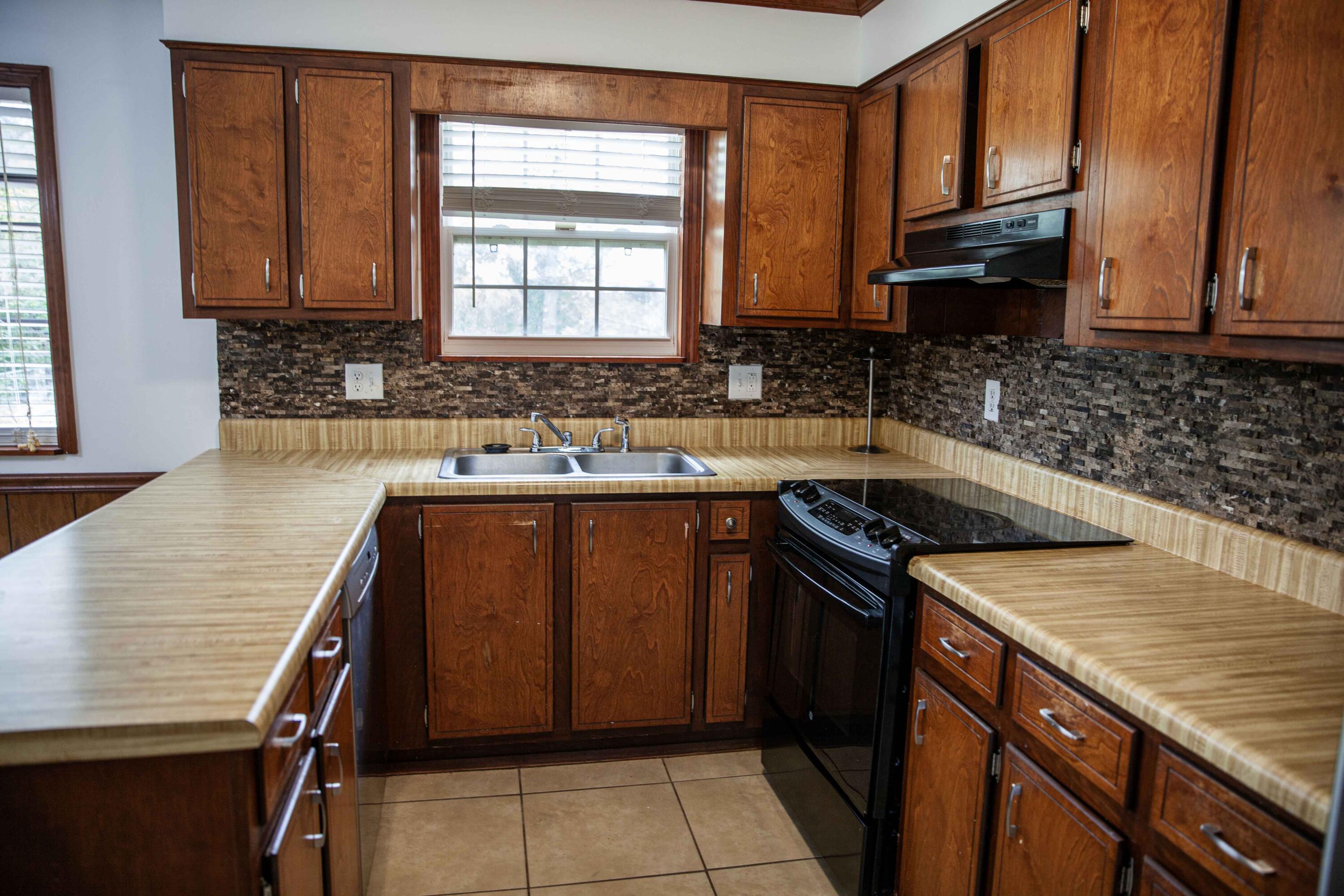 3209 Hillsview Drive Augusta, GA 30909 - Photo 9 of 29 3Kitchen2