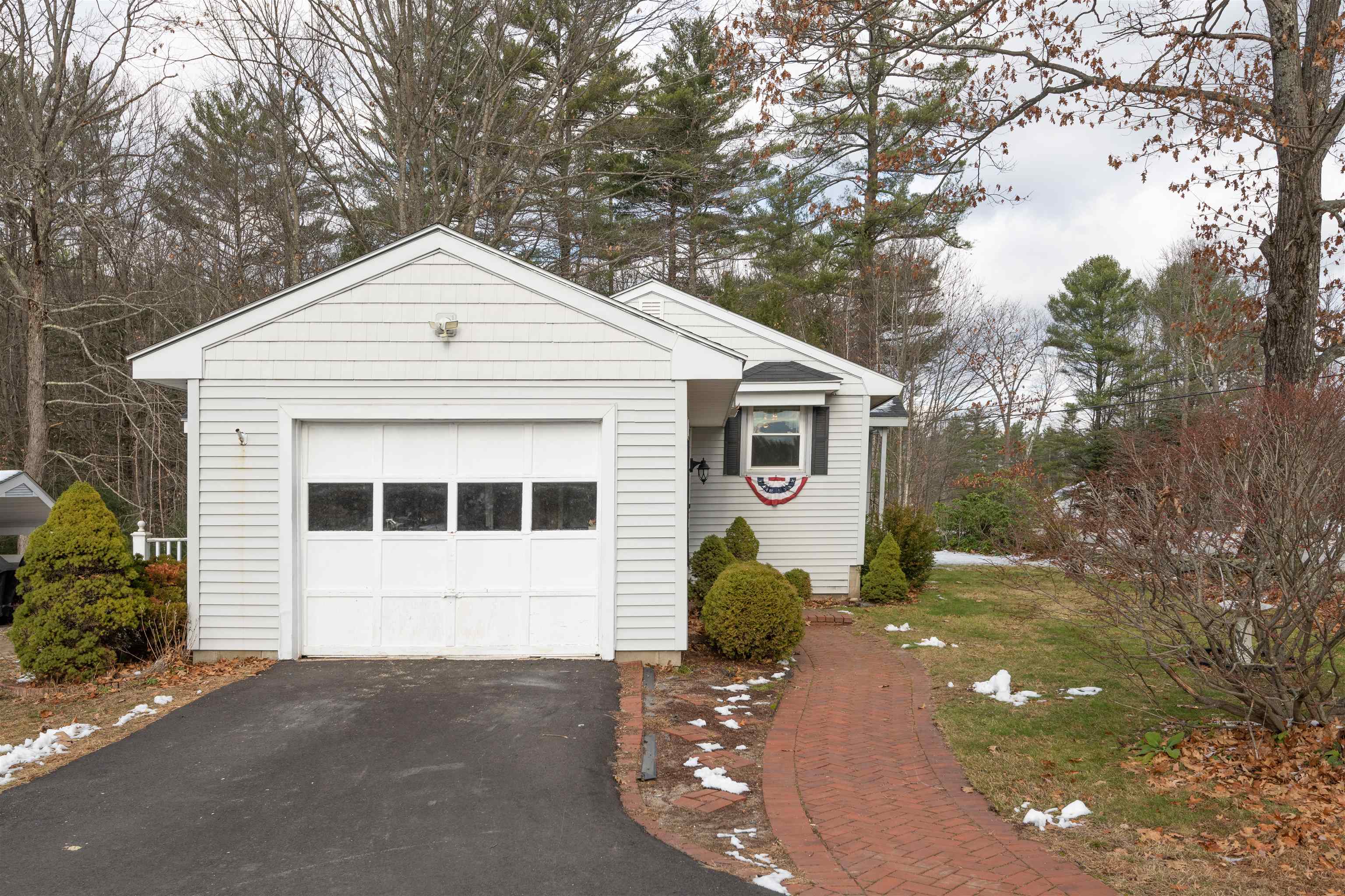 822 River Road Plymouth, NH 03264 - Photo 3 of 24