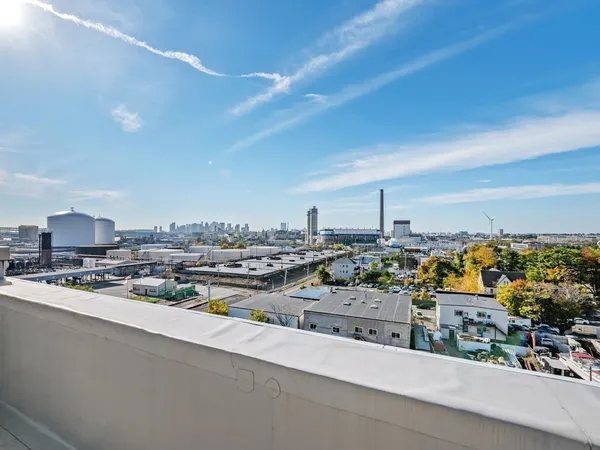 $2,200 | 30 Beacham Street, Unit 306, Everett, MA 02149