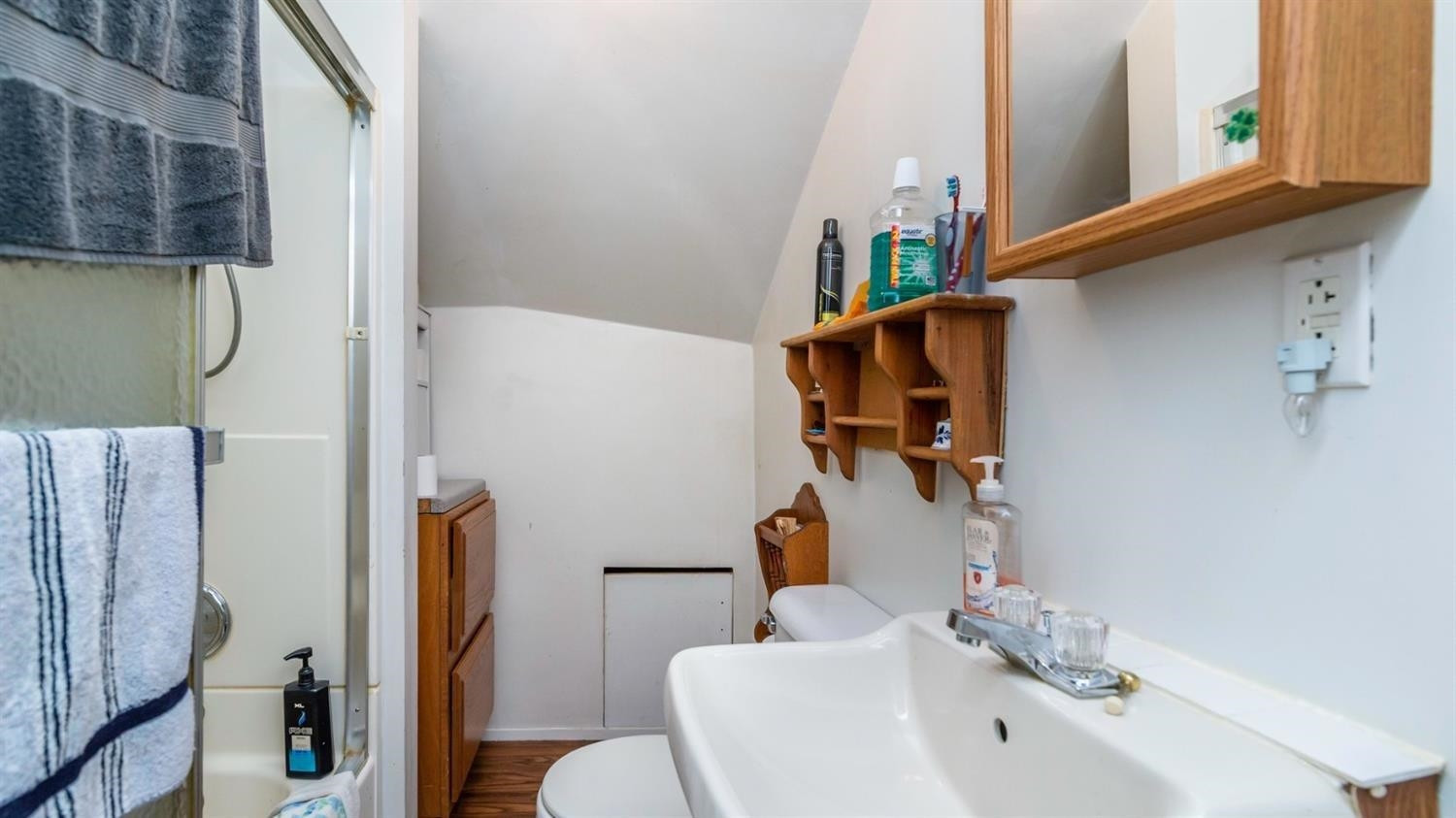 12850 Tuttle Hill Road Milan, MI 48160 - Photo 25 of 45 Full Bath Upstairs